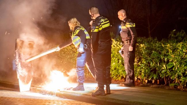 Politie blust bult met afval