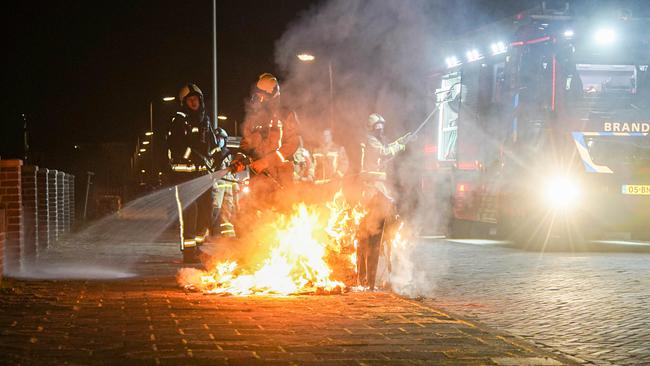 Afvalcontainer volledig uitgebrand in Assen (Video)