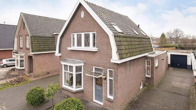 Te koop in Assen: Vrijstaande woning met eigen oprit en vrijstaande garage