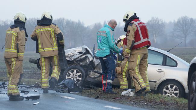 Twee gewonden bij aanrijding tussen twee autos (Video)