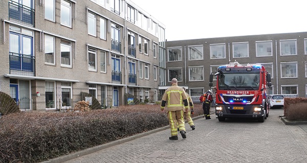 Twee gewonden bij keukenbrand in Assen (video)