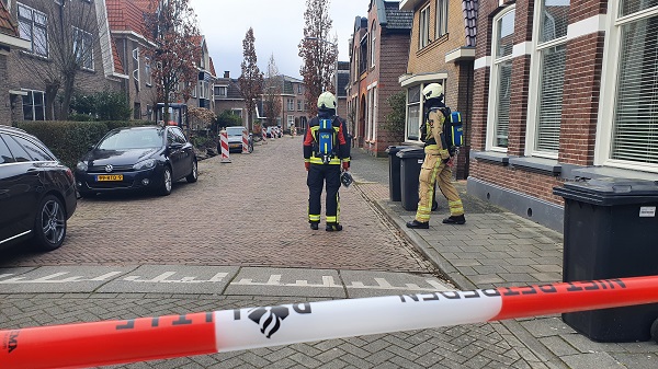 Brandweer ontruimt woningen vanwege gaslek (video)