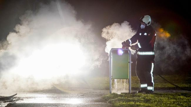 Kliko en prullenbak in Anne Frank Park in brand gestoken