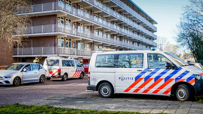 Man (31) aangehouden bij inval in Assen (Video)