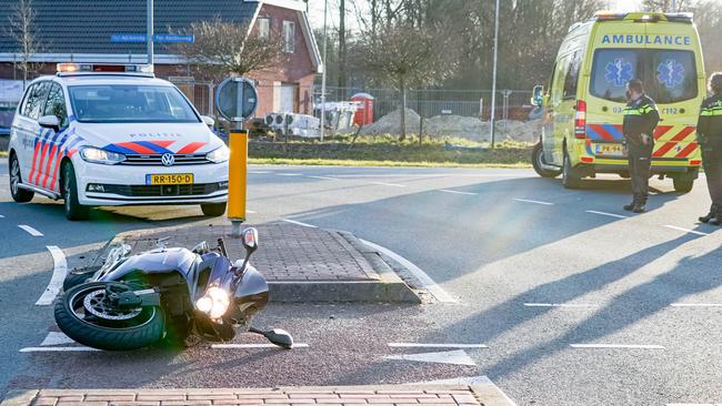 Motorrijder raakt gewond door valpartij in Assen (Video)