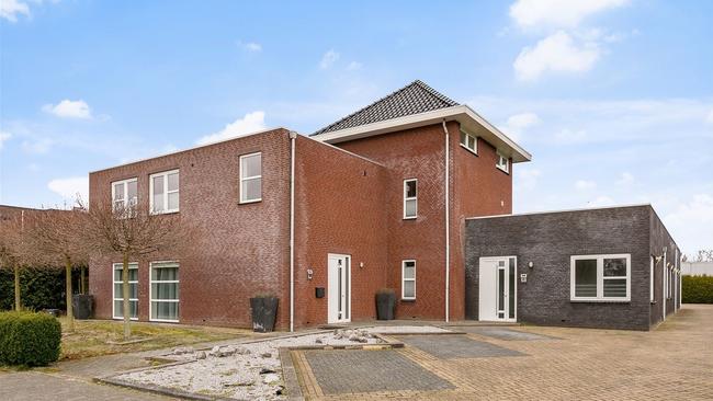 Te koop in Assen: Villa met eigen overdekt zwembad en multifunctionele bedrijfsruimte