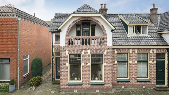 Te koop in Assen: Hoekwoning met schuur en 3 eigen parkeerplaatsen