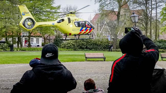 Traumahelikopter in Gouverneurstuin trekt veel bekijks