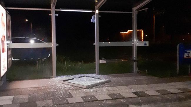 Marsdijk gebukt onder Vandalisme: Bushokje opgeblazen, brandstichting en winkelwagens op donkere wegen