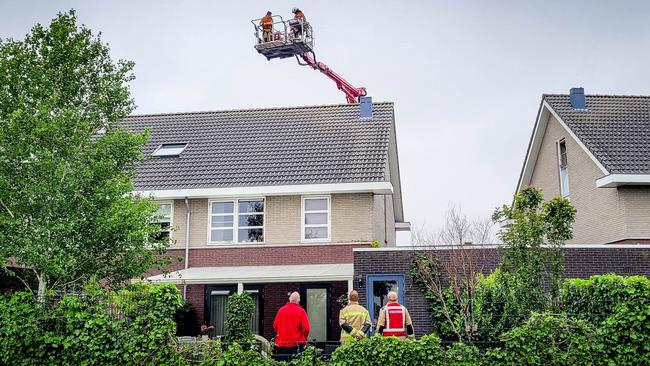 Brandweer in actie voor vastzittende vogel in ventilatiekanaal