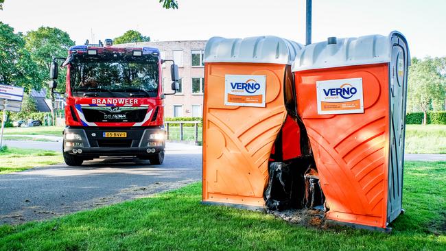 Mobiele toiletten in Assen zwaar beschadigd door brand