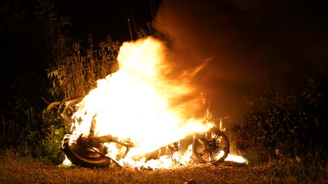 Go-scooter brandt volledig uit bij Baggelhuizerplas (Video)