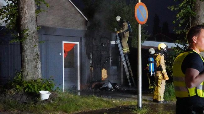 Containerbrand slaat over naar aanbouw van woning (Video)