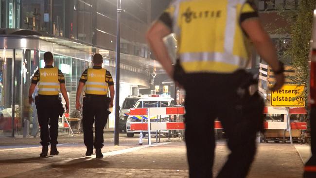 Flinke confrontatie tussen politie en feestvierders in centrum van Assen (Video)