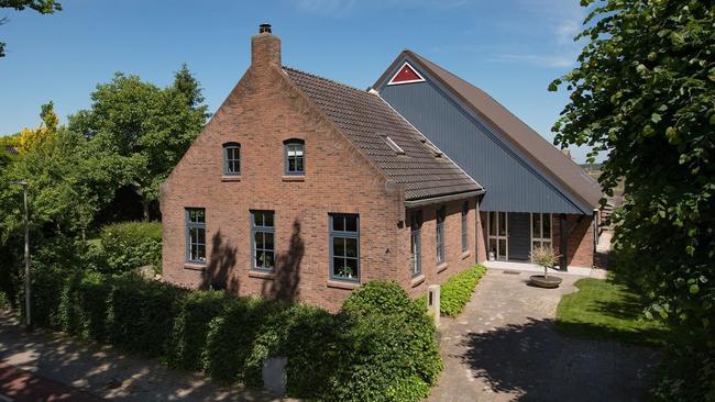 Te koop in Assen: Fraaie woonboerderij met zes slaapkamers