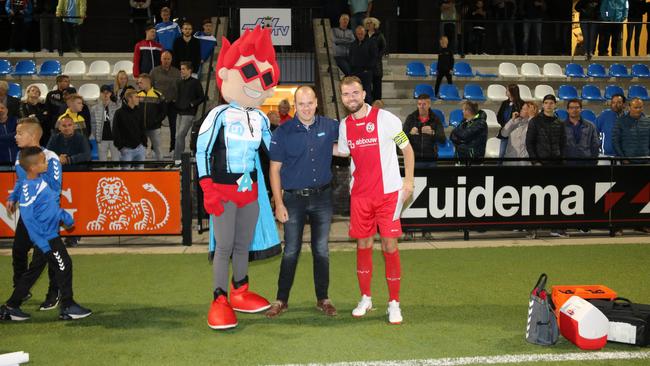 Asser ploegen Achilles 1894 en LTC deelnemers Offerein Voetbaltoernooi