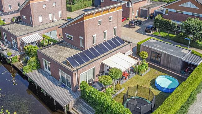 Te koop in Assen: Vrijstaande woning gesitueerd aan het water met vijf slaapkamers