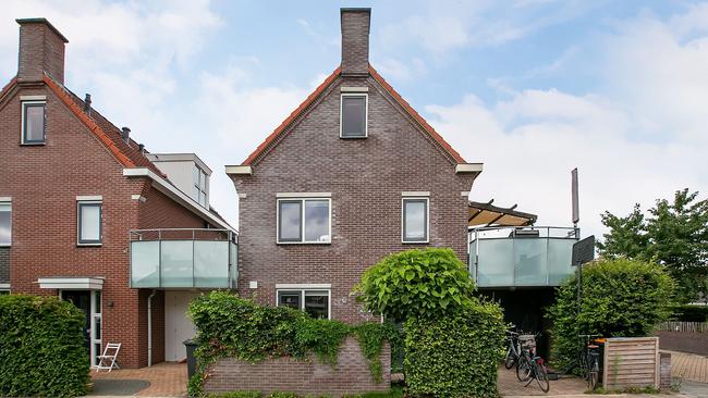 Te koop in Assen: Royale kadewoning gelegen op de hoek met vijf slaapkamers