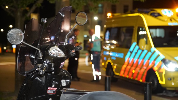 Scooterrijder gewond na valpartij in centrum van Assen (video)