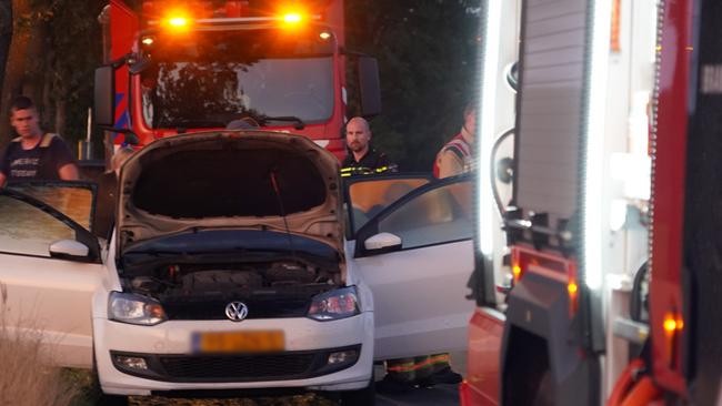 Brandweer blust brandje in auto 