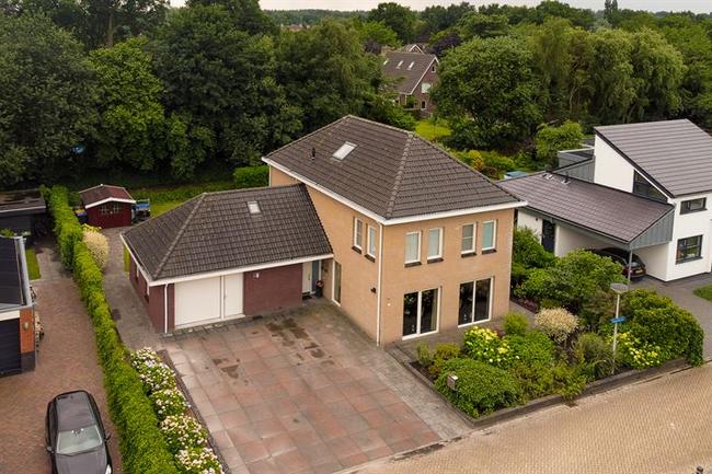 Te koop in Assen: royale uitgebouwde villa