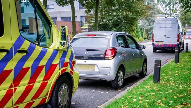 Automobilist rijdt door na ongeval in Assen