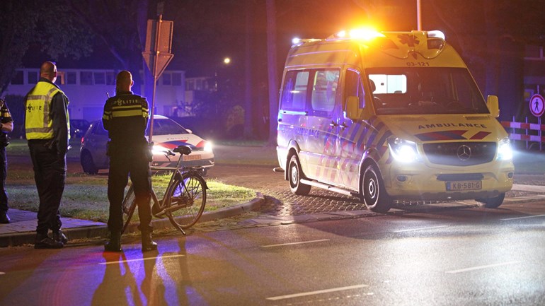 Auto en fietser met elkaar in botsing in Assen (Video)