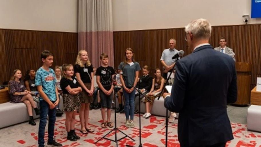 Kinderraad Assen door burgemeester geïnstalleerd