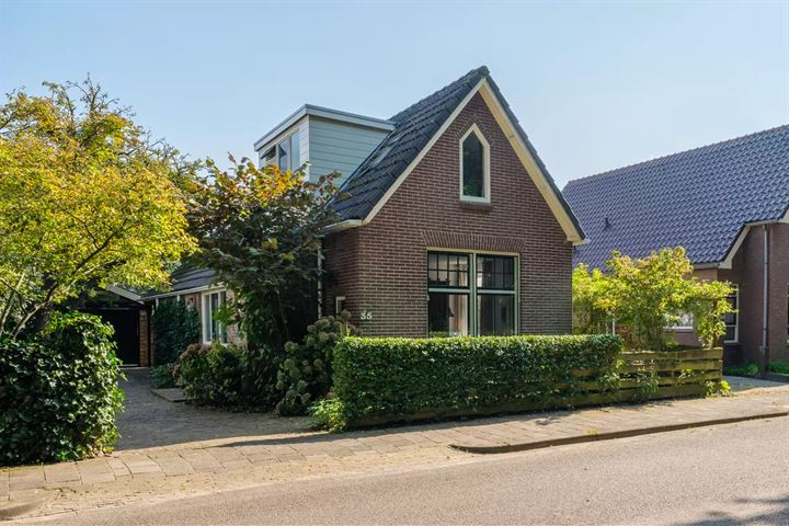 Te koop in Assen: ruime en karakteristieke uitgebouwde vrijstaande woning