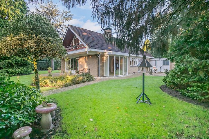 Te koop in Assen: vrijstaande semi-bungalow met groot perceel nabij het Asserbos