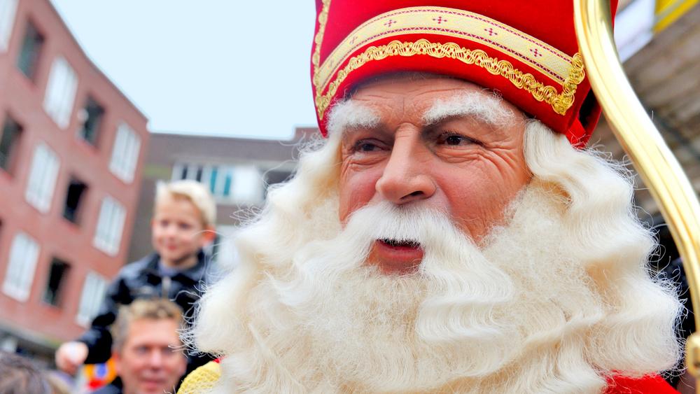 Sinterklaas en Pieten in de binnenstad van Assen