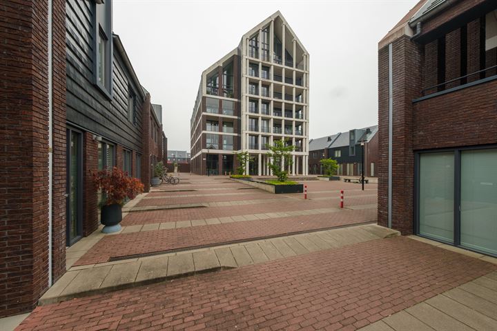 Te koop in Assen: modern vier kamer appartement 