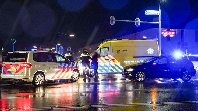 Autos botsen op kruising Industrieweg in Assen