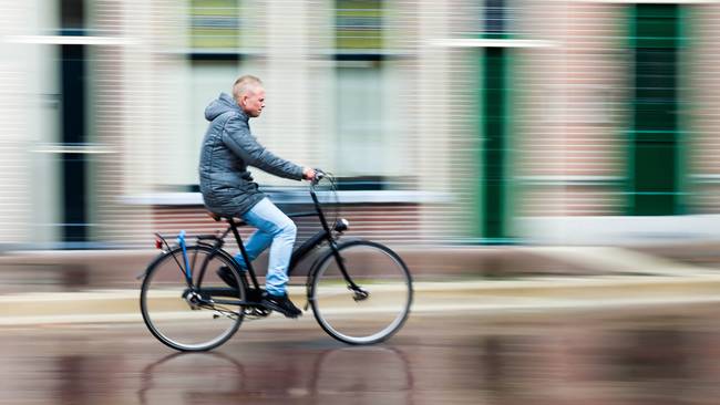 Assen start met fietsstewards tegen verkeerd gestalde fietsen