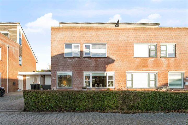 Te koop in Assen: helft van dubbel woonhuis met ruim dakterras