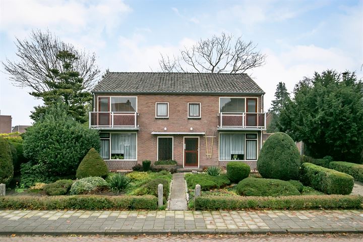 Te koop in Assen: vrijstaande woning met garage en groot bijgebouw