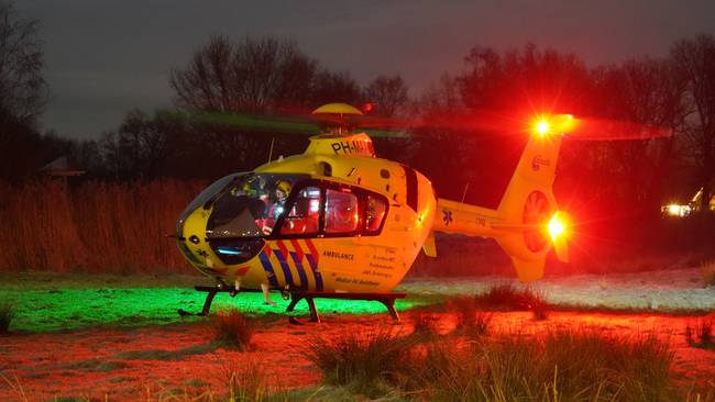 Traumahelikopter landt voor assistentie in Marsdijk