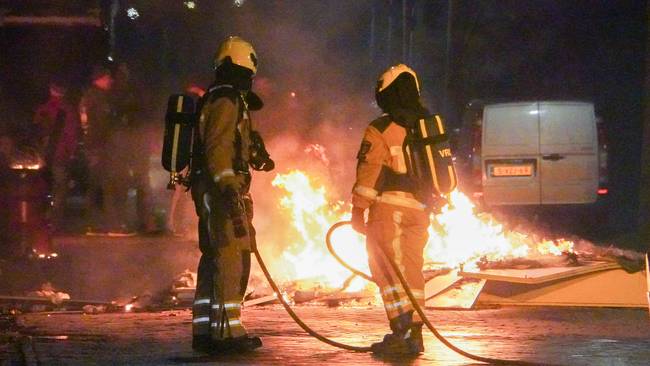 Brandweer blust oud&nieuw brandje in Assen-Oost