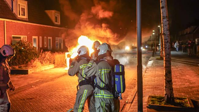 Auto brandt volledig uit in Assen-Oost