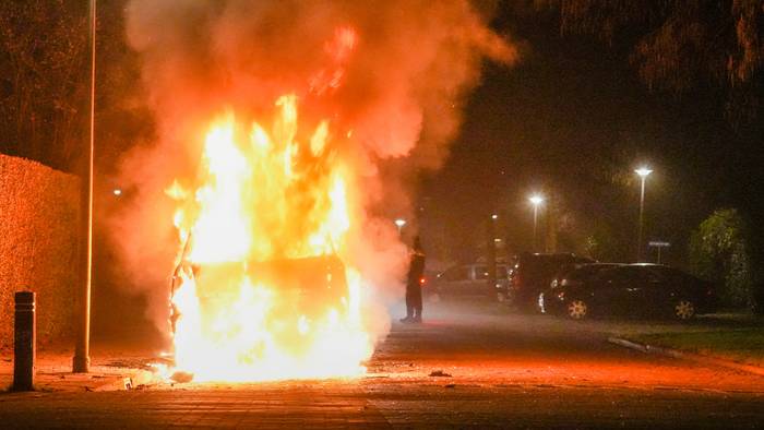 Politie zoekt getuigen van autobrand in Assen