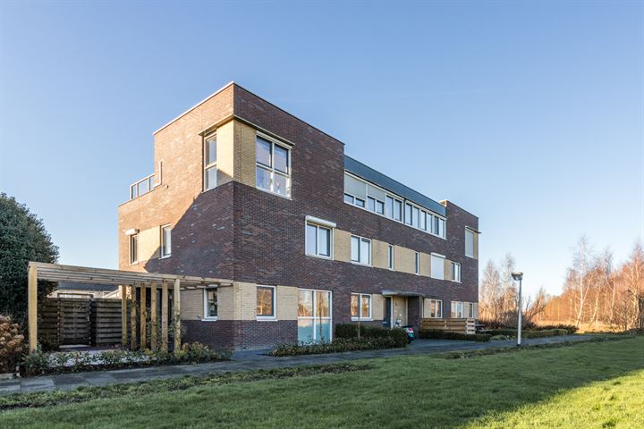 Te koop in Assen: modern huis met tuinkamer en tuin in de zon