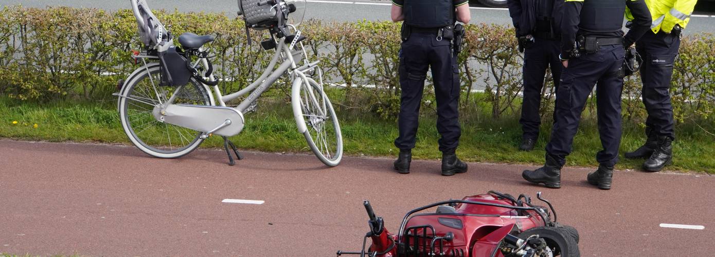 Fietser gewond na aanrijding met scooter in Assen