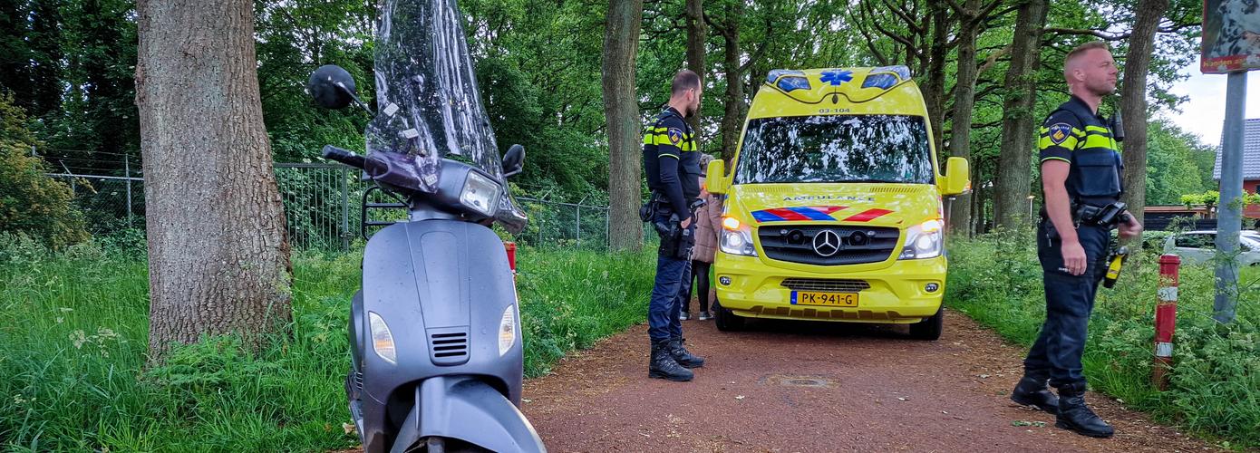 Scooterrijdster lichtgewond bij ongeval in Assen