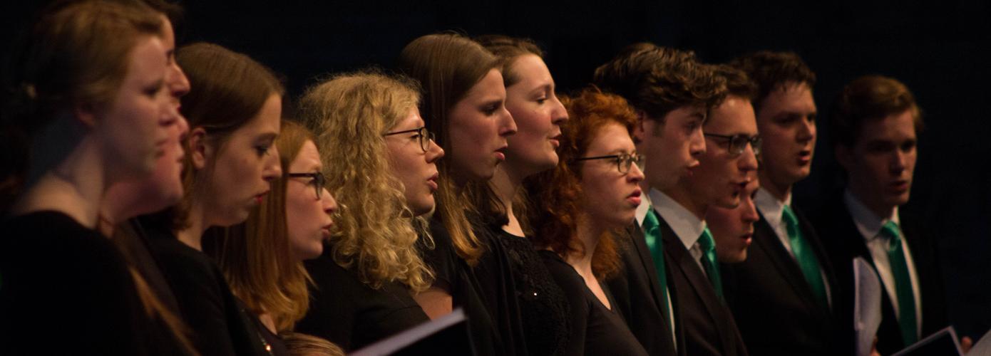 Bragi zingt in de Adventskerk