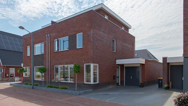 Te koop in Assen: helft van dubbel woonhuis aan gracht van Kloosterveen