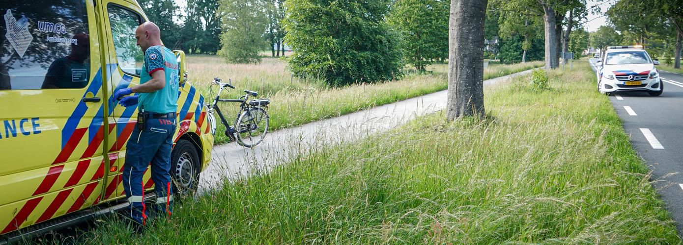 Fietser komt ten val en raakt gewond in Ubbena