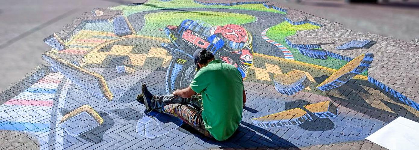 TT-kunstwerk bij station in Assen is volledig af