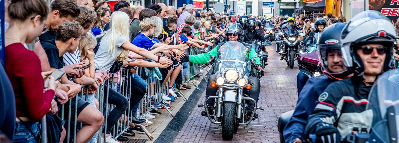 Foto's: TT NightRide dwars door Assen