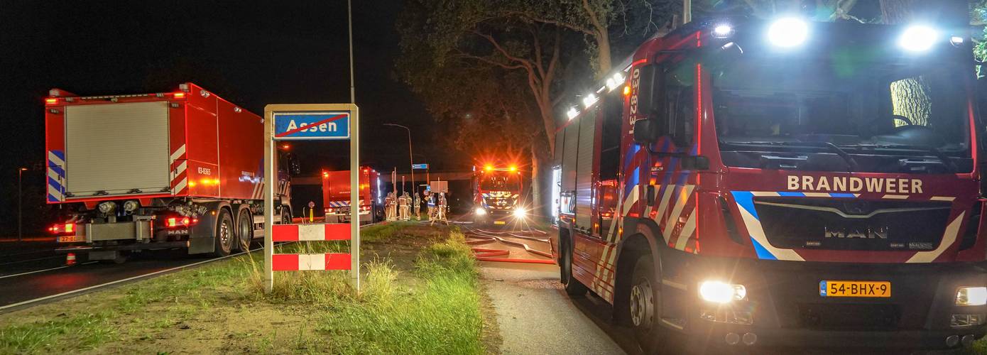 Uitslaande brand verwoest woning aan de Graswijk in Assen (video)