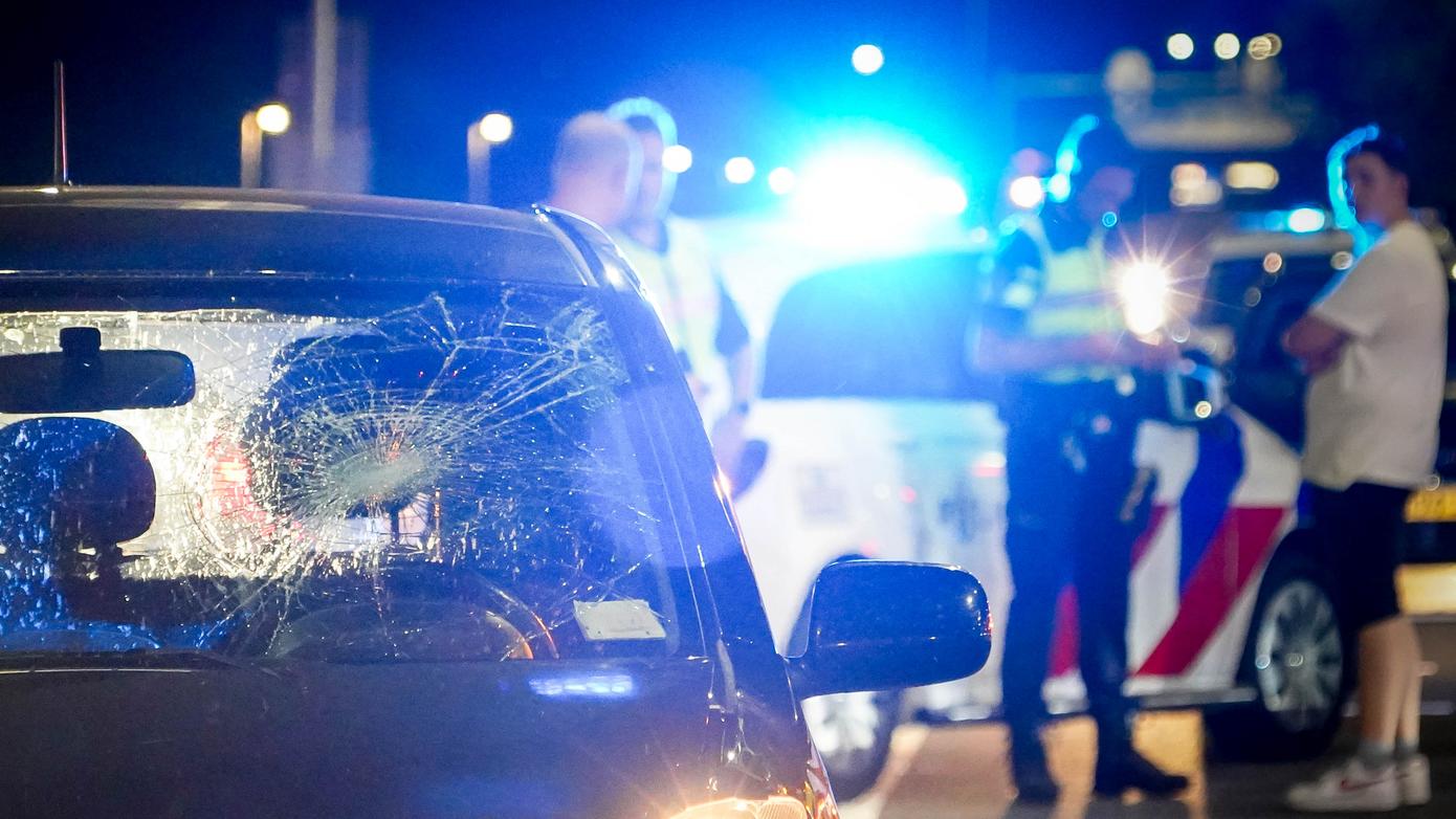 Brommerrijder gewond door botsing met auto in Assen (Video)